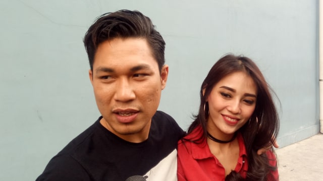 Rizal 'Armada' dan Monica Imas Foto: Munady Widjaja