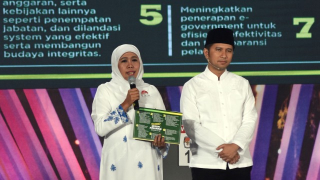 Khofifah Indar Parawansa dan Emil Dardak. (Foto: ANTARA FOTO/M Risyal Hidayat)