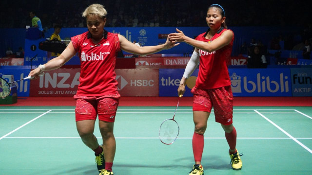 Pebulu tangkis Indonesia Greysia Polii dan Apriyani Rahayu pada Turnamen Bulu Tangkis Blibli Indonesian Open 2018 di Istora Senayan, Jakarta, Selasa (3/7). Foto: Irfan Adi Saputra/kumparan