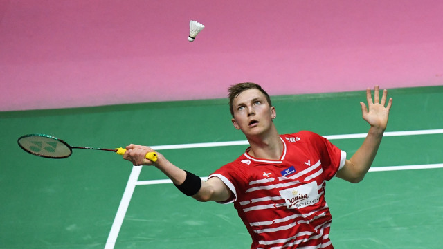 Pebulu tangkis Denmark, Viktor Axelsen. (Foto: Lillian Suwanrumpha/AFP)