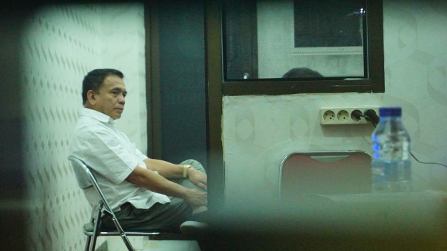 Gubernur Aceh Irwandi di dalam ruangan di Polda Aceh. (Foto: Zuhri Noviandi/kumparan)
