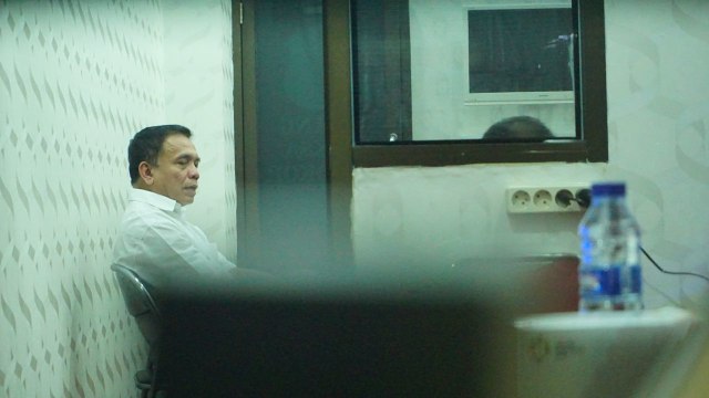 Gubernur Aceh Irwandi di dalam ruangan di Polda Aceh. (Foto: Zuhri Noviandi/kumparan)