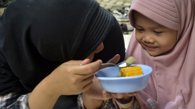 Ilustrasi merayu anak makan sayur. (Foto: Nadia K. Putri)