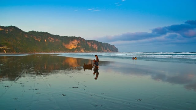 Pantai Parangtritis, Fenomena Alam Dibalut Aroma Mistis