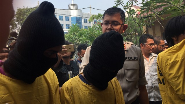Polisi tangkap dua jambret di Penjaringan. (Foto: fachrul irwinsyah/kumparan)