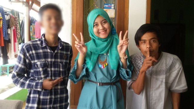 Dendi Syaiman (berkemeja kotak-kotak)  (Foto: Dok. Keluarga Dendi Syaiman)