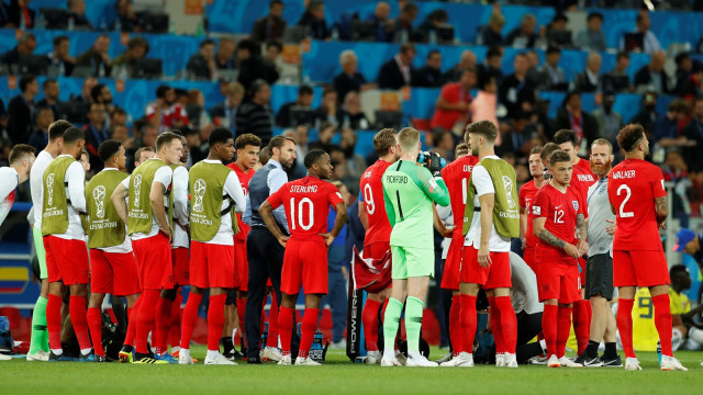 Pemain Inggris berkumpul usai laga melawan Kolombia. (Foto: John Sibley/Reuters)