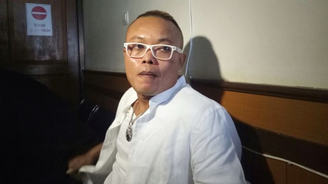Pelawak, Entis Sutisna yang dikenal dengan nama Sule tiba di Pengadilan AgamaCimahi, Jawa Barat. (Foto: Mustika Sari/kumparan)