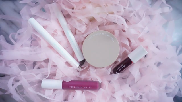 Giveaway The Expert Lizzie Parra. (Foto: Desfiana Elva Larissa)