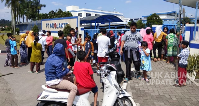 Keluhkan Bau Limbah, Puluhan Warga Cicurug Datangi Pabrik PT Indolakto