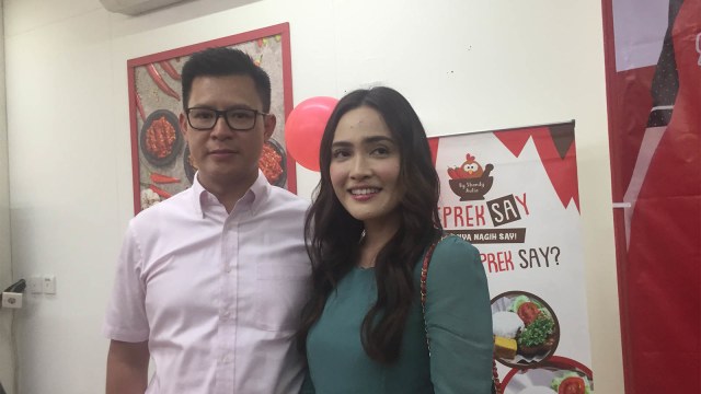 Shandy Aulia (kanan) dan David Herbowo di Margonda, Depok, Jawa Barat, Kamis (5/7). (Foto: Adinda Githa/kumparan)