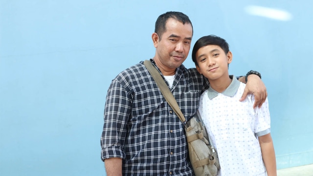 Bowo dan ayahnya. (Foto: Munady Widjaja)