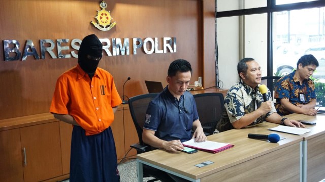 Konferensi pers penangkapan peretas website Bawaslu (Foto: Jamal Ramadhan/kumparan)