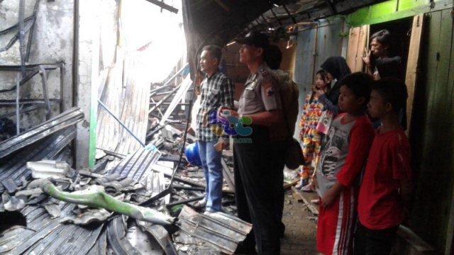 Puluhan Kios di Pasar Plaza Cepu Blora Ludes Terbakar  (2)