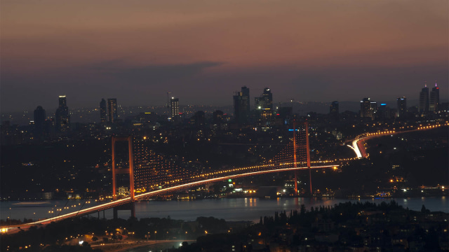 Panorama Jembatan Bosphorus. (Foto: Flickr / AYTEKIN GÜNYÜZÜ)