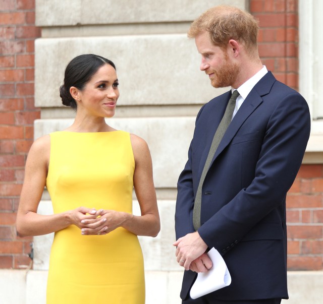 Meghan Markle di Acara Your Commonwealth Kenakan Busana Brandon Maxwell (Foto: REUTERS/Yui Mok)