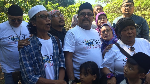 Foto pemeran film 'Si Doel The Movie' di TPU Srengseng, Jakarta Selatan. (Foto: Sarah Yulianti Purnama/kumparan)