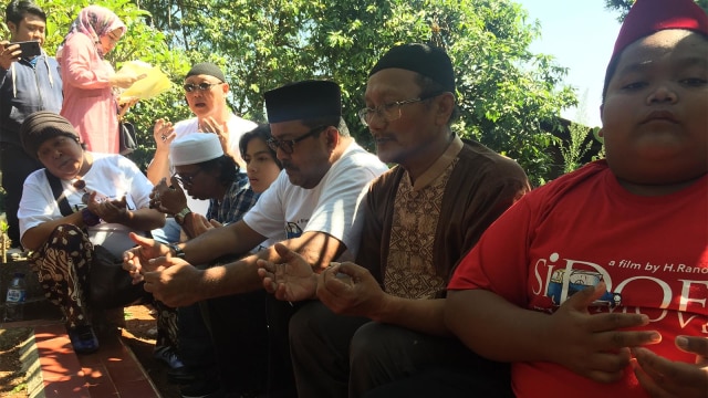 Foto pemeran film 'Si Doel The Movie' di TPU Srengseng, Jakarta Selatan. (Foto: Sarah Yulianti Purnama/kumparan)
