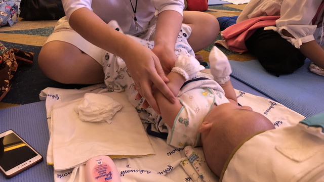Peserta Gerakan Pijat Bayi Nasional. (Foto: Tamara Wijaya /kumparan)
