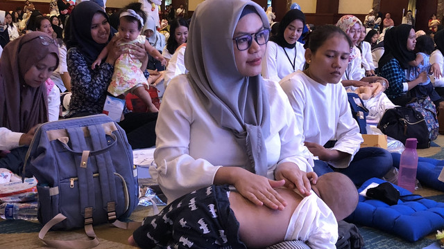 Peserta Gerakan Pijat Bayi Nasional. (Foto: Tamara Wijaya /kumparan)