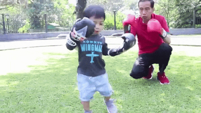 Jokowi dan Jan Ethes. (Foto: Youtube/Presiden Joko Widodo)