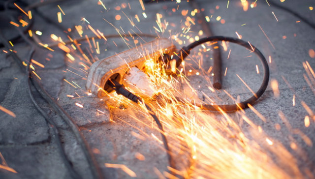 Ilustrasi Korsleting Listrik (Foto: Pixabay)