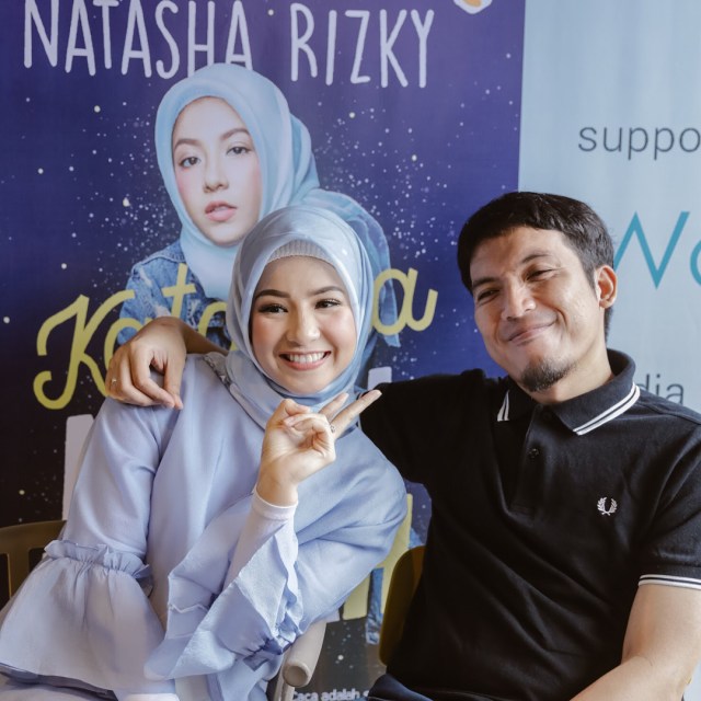Meski Kadang Genit, Desta Punya 11 Momen Romantis Ini dengan Istrinya (1)