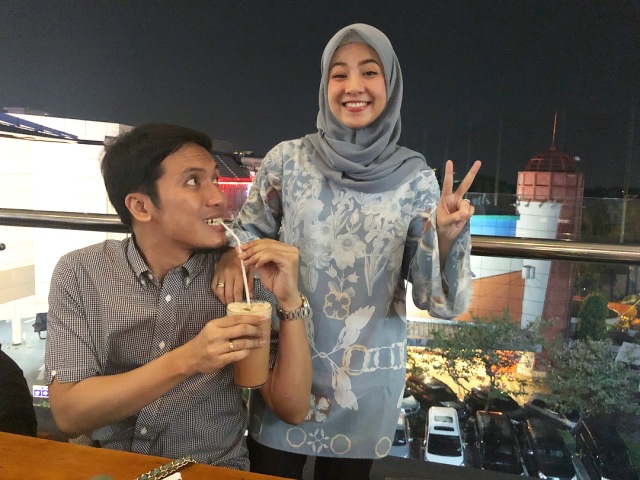 Meski Kadang Genit, Desta Punya 11 Momen Romantis Ini dengan Istrinya (6)