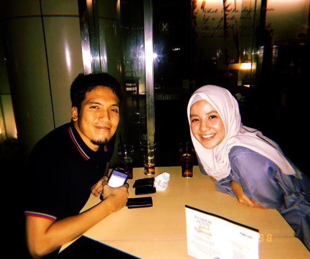 Meski Kadang Genit, Desta Punya 11 Momen Romantis Ini dengan Istrinya (9)