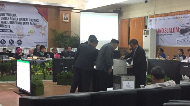 Rekapitulasi Pilgub Jabar (Foto: Iqbal Lazuardi/kumparan)