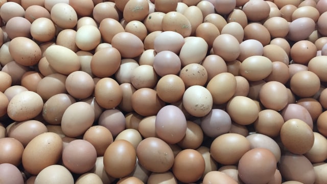 Telur Ayam di Pasar Senen, Jakarta (Foto: Ema Fitriyani/kumparan)