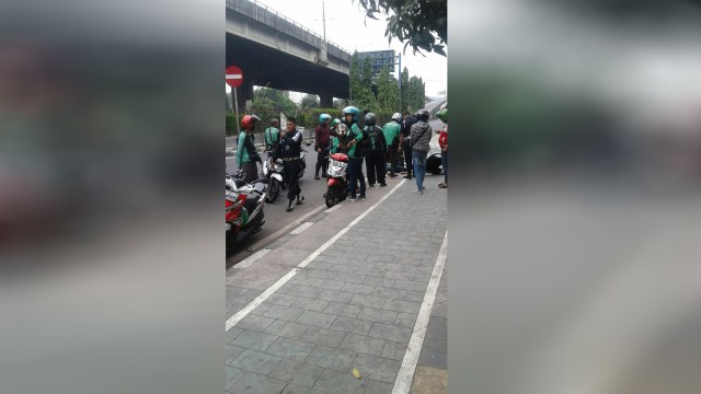 Saksi mata di lokasi pembegalan Cempaka Putih. (Foto: Dok. Istimewa)