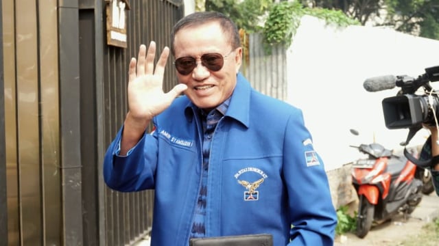 Amir Syamsudin tiba di rumah dinas SBY di Kuningan (Foto: Fitra Ardianto/kumparan)