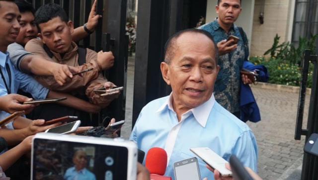 Syarief Hasan meninggalkan lokasi pertemuan di rumah SBY di kuningan (Foto: Fitra Andrianto/kumparan)