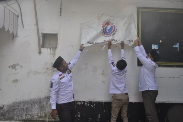 Aksi copot banner oleh Pemuda Perindo Yogyakarta (Foto: Tugu Jogja)