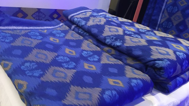 Detail motif tenun ikat rancangan Didiet Maulana. (Foto: Ratmia Dewi / kumparan)