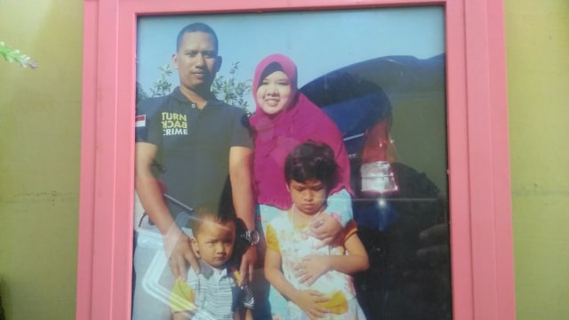 Bripka Toni Purwanto, Polisi yang berjualan makanan cilok (Foto: Arfiansyah Panji Purnandaru/kumparan)