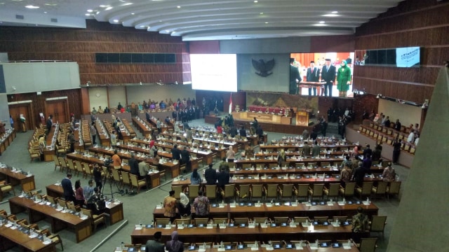 DPR RI sedang melantik 3 Anggota Pergantian Antar Waktu (PAW). (Foto: Rian/kumparan)