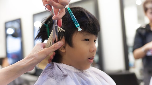 Ilustrasi anak potong rambut.  (Foto: Thinkstock)