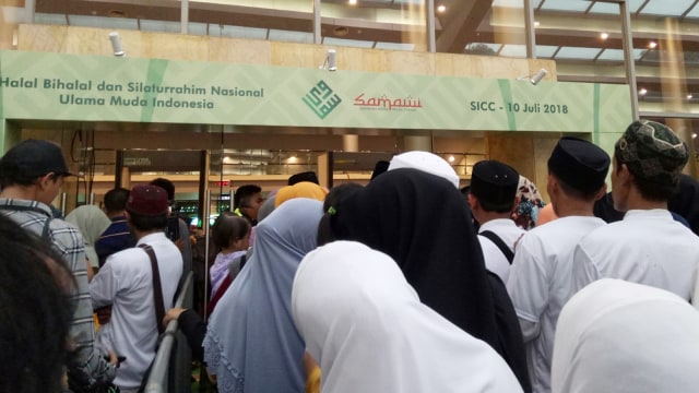 Massa Solidaritas Ulama Muda Jokowi (Samawi) memadati SICC, Sentul, Bogor. (Foto: Jihad Akbar/kumparan)