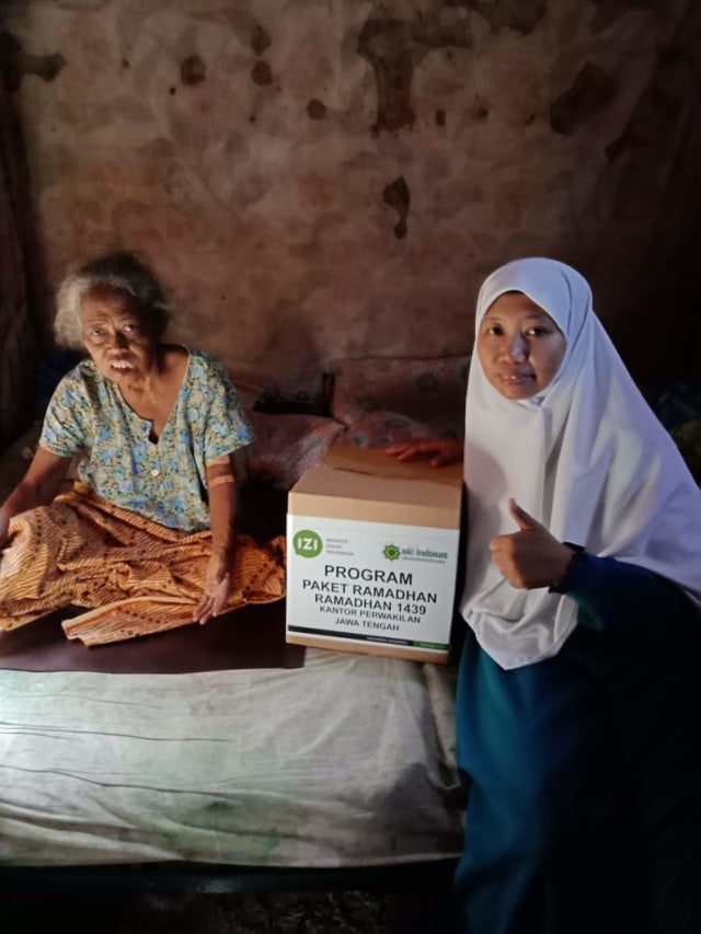 Berbagi Kebahagiaan bersama IZI dan SKI Indosat pada Keluarga Dhuafa (1)