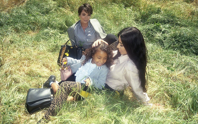 Kris Jenner, Kim Kardashian, dan North West di Kampanye Fendi (Foto: Fendi)