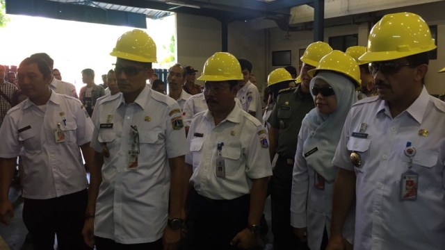 Wakil Gubernur DKI, Sandiaga Uno, di Pusat Pelatihan Las. (Foto: Paulina Herasmaranindar/kumparan)