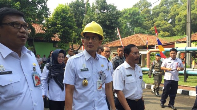 Wakil Gubernur DKI, Sandiaga Uno, di Pusat Pelatihan Las. (Foto: Paulina Herasmaranindar/kumparan)