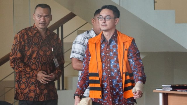 Zumi Zola usai diperiksa di KPK Foto: Iqbal Firdaus/kumparan