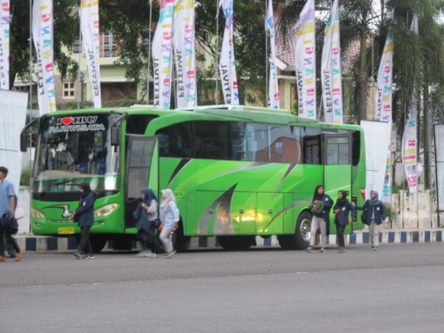 Berlomba Mendapatkan Tiket Mudik