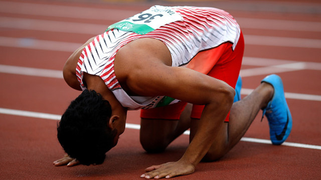 Pelari Indonesia, Lalu Muhammad Zohri (tengah) menjadi juara dunia lari 100 M untuk U-20. (Foto: Charlie Crowhurst/Getty Images for IAAF)