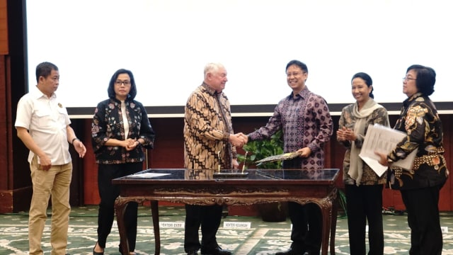 Penandatanganan pokok pokok kesepakatan Divestasi saham PT Freeport Indonesia (Foto: Helmi/kumparan)