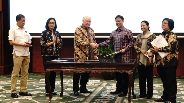 Penandatanganan pokok pokok kesepakatan Divestasi saham PT Freeport Indonesia (Foto: Helmi/kumparan)