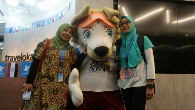 Ita Rima bersama temannya menjadi pemenang hadiah ke Rusia dari Traveloka (Foto: Nugroho Sejati/kumparan)